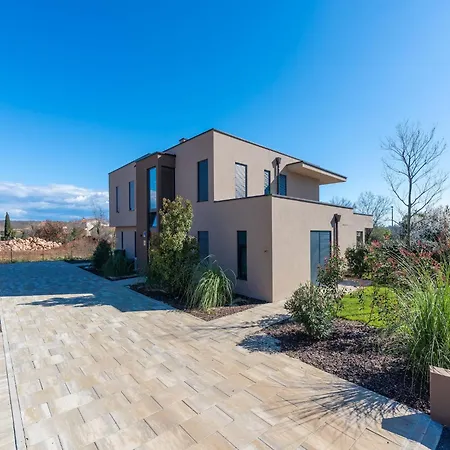 Modern With Private Swimming Pool