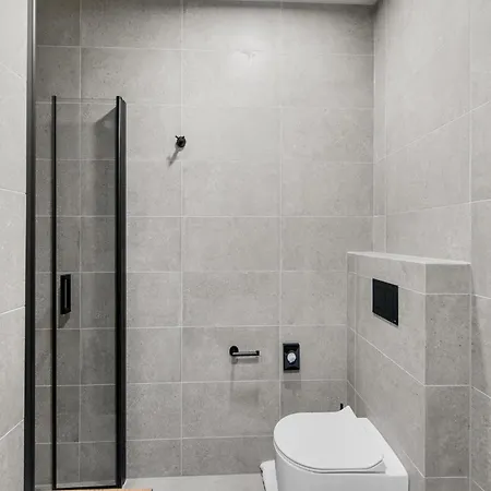 Modern With Private Swimming Pool *