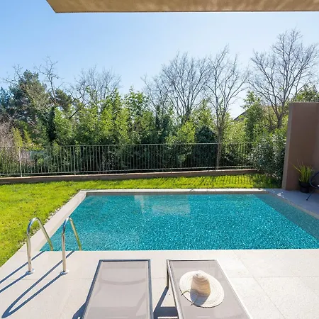 Villa Modern With Private Swimming Pool